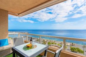 Frontline Beach Apt with Terrace